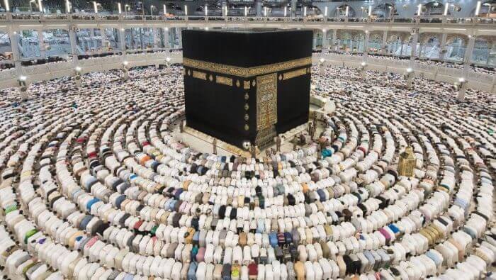 Cos'è la Kaaba, perché i musulmani pregano rivolti verso la mecca, musulmani pregano intorno alla Kaaba
